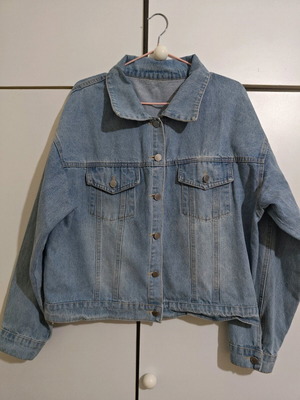 Denim jacket like new, women's size Large, blue