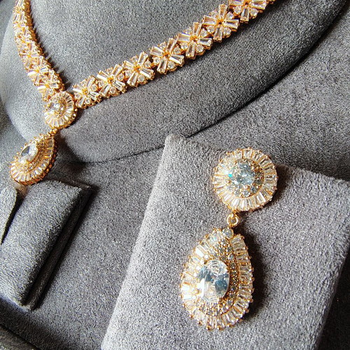 Jewelry set with zircon stones, like new, gold plated