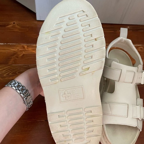 Dr. Martens Kamilah off-white sandals like new, size 39