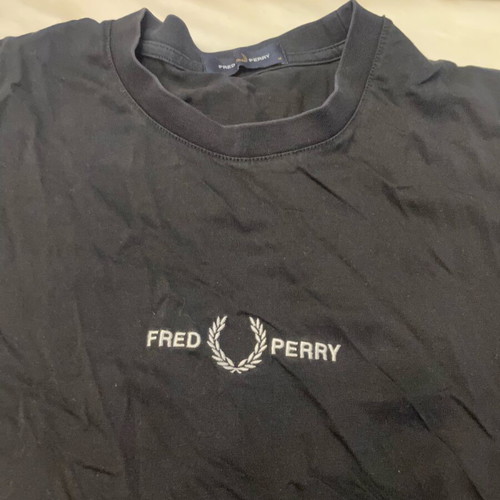 Fred Perry t shirt size M like new, black