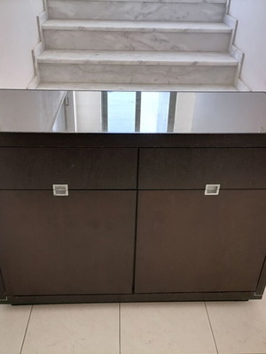 Buffet and mirror set like new