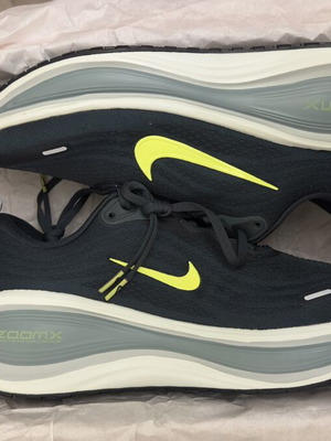 Nike Vomero Plus athletic shoes size 43 new