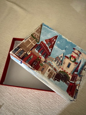 Paper box used