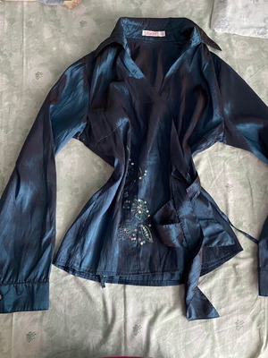 Πετρολ σατέν wrap πουκάμισο καινούργιο, στενό, μέγεθος M/L