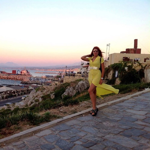 Yellow maxi dress with buttons and belt like new