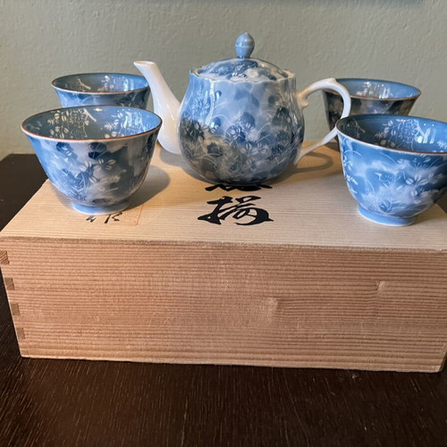 Sometsuke Style Japanese Tea Set with 4 Cups in Wooden Box, New