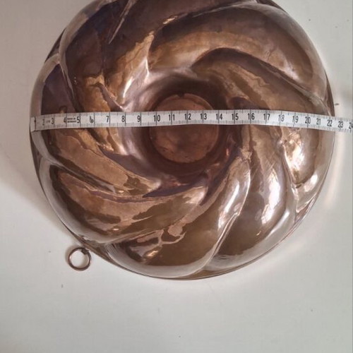 Vintage copper Bundt cake mold Kugelhopf with hanging ring, like new
