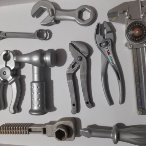 Children's tool set like new with 95 pcs and carrying case