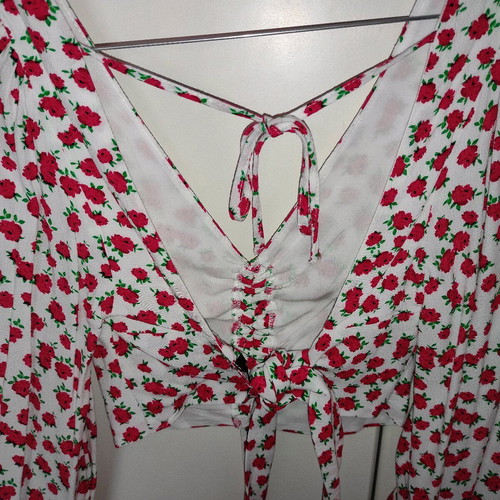Zara cropped blouse size small like new, white with red flowers