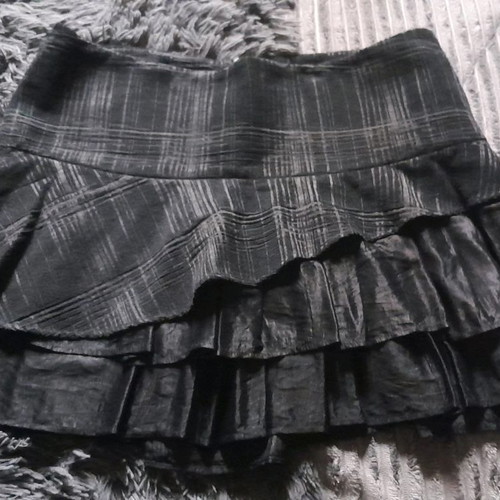 Branded skirt like new with great design size S/M