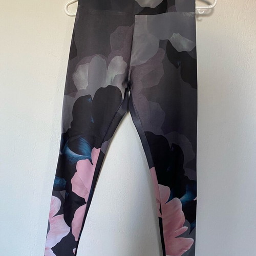 Oysho sports leggings colorful, like new, size XS with inner pocket