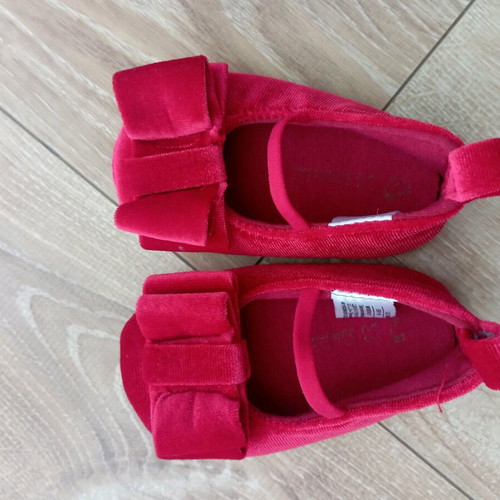 Velvet baby shoes new, size 18