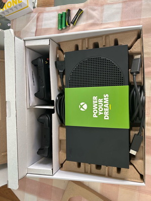 Xbox Series S 1TB σαν καινούργιο, μαύρο με δύο χειριστήρια