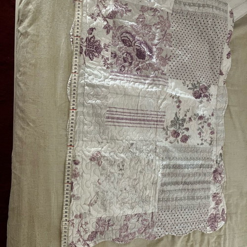 Quilted double-sided bedspread with floral design and pillowcases, new