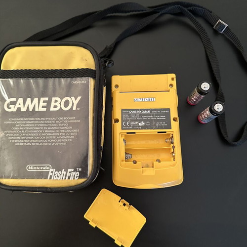 Game Boy Color original yellow with case