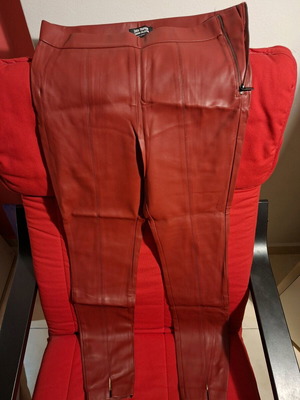 Zara leather fitted bordeaux pants like new with front slit