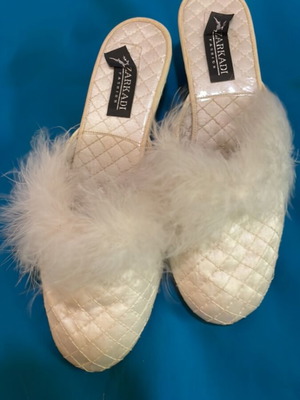 Slippers satin white with fur size 39 like new