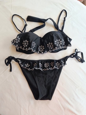 Sexkiss Black Broderie Anglaise Bikini Set like new, ruffle trim