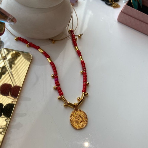 Necklace with red beads and gold elements new