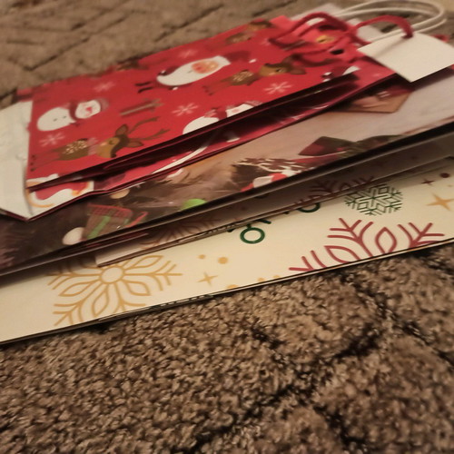 Christmas paper gift bags new, pack of 7+1