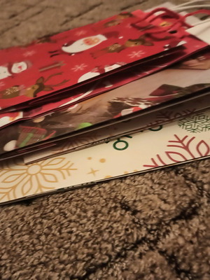 Christmas paper gift bags new, pack of 7+1