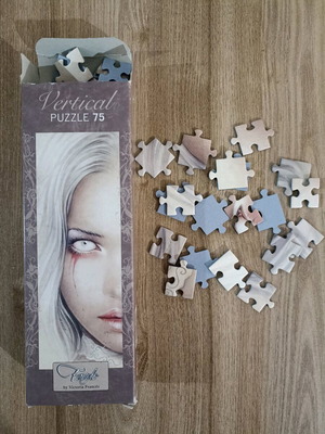 Heye Vertical Puzzle 75pcs Like New By Victoria Francés