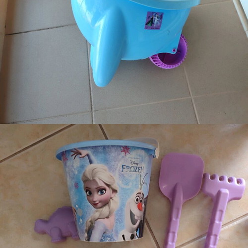 Frozen Elsa and Anna beach toys buckets like new