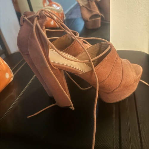 Women's pink sandals like new, size 38 with straps