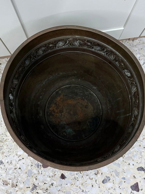 Διακοσμητικό μπρούτζινο κασπώ vintage μεταχειρισμένο με ανάγλυφα τριαντάφυλλα