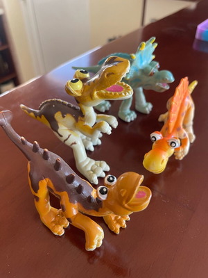 Dinosaur toys like new, set of 4 pieces