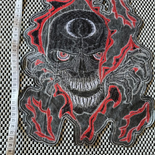 Ραφτό/σιδερωτό patch πλάτης 30x24 εκ., σχέδιο κρανίο