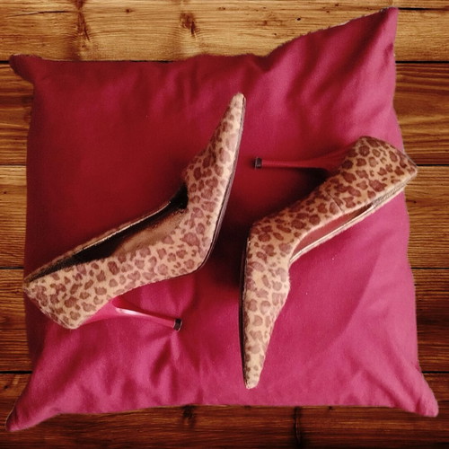 Leather handmade Italian pump like new, multicolor