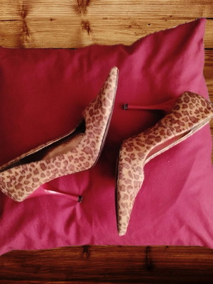 Leather handmade Italian pump like new, multicolor