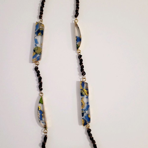 Multicolored necklace with plexiglass.
