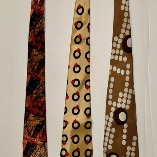 Set of 3 vintage ties like new with unique designs