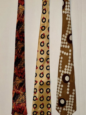 Set of 3 vintage ties like new with unique designs