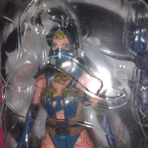 Mortal Kombat Mezco 6' Bloodied Kitana Battle Figure New