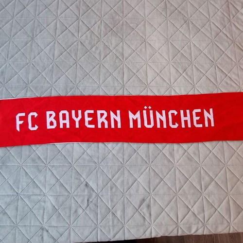 FC Bayern München fan scarf like new, official Audi partner model