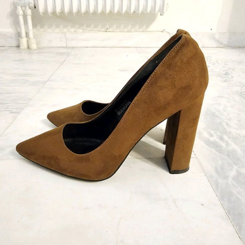 Fullah Sugah Suede Camel Brown Pumps No. 40 Used