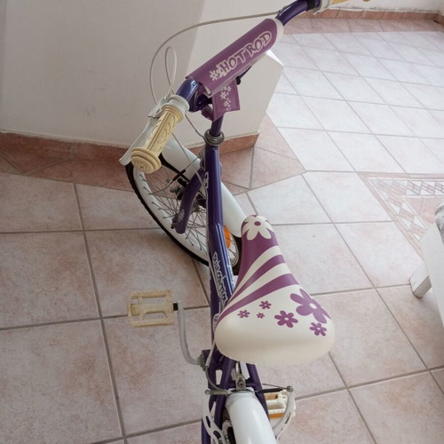 Mountain bikes like new, pink with gears and purple