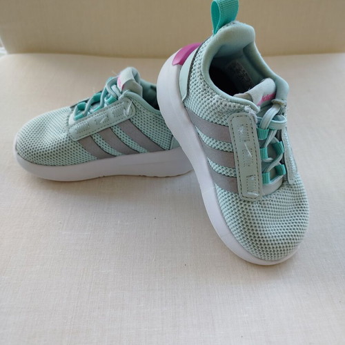 Girls' athletic shoes like new, size 21