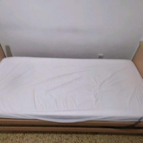 Single hospital bed like new with remote control and 4 motors