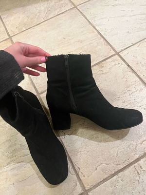 Tsakiris Mallas black boots used, size 40