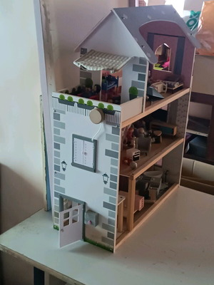 Wooden dollhouse used with extra accessories pack