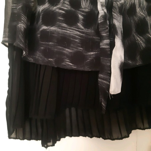 Black and white pleated sleeveless dress like new