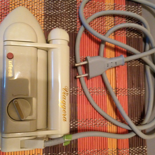Ufesa mini travel iron like new, 45W with 50ml water tank