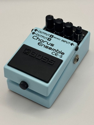 Boss CE-5 Chorus Ensemble pedal used stereo effects