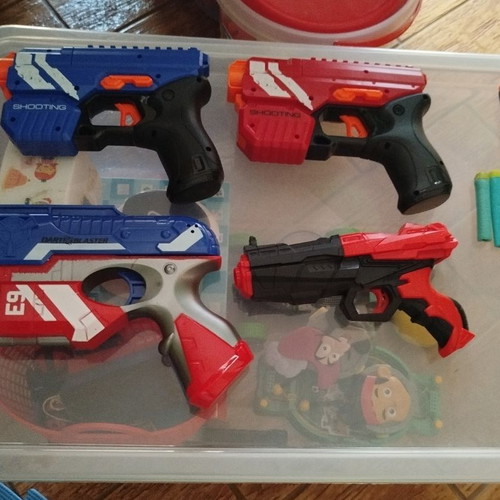 Toy guns and darts set