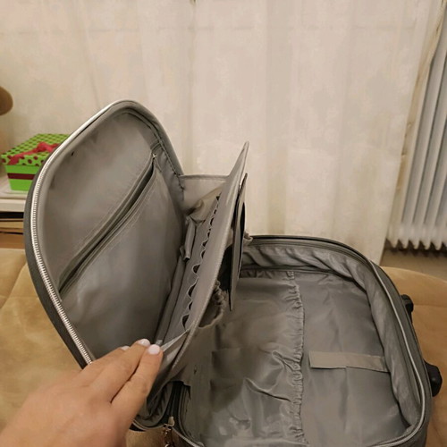 Artistry beauty case like new, gray