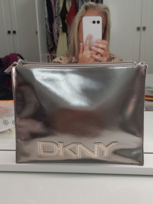 Τσάντα φάκελος DKNY, μοντέρνα και ευρύχωρη